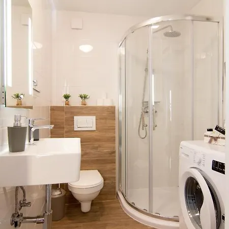 Moet With Garden * Pula