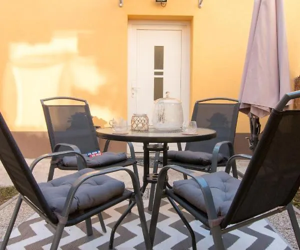 Lejlighed Moet With Garden Pula