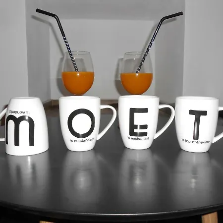 Διαμέρισμα Moet With Garden *