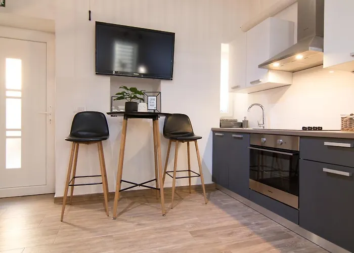 Moet With Garden Appartement Pula