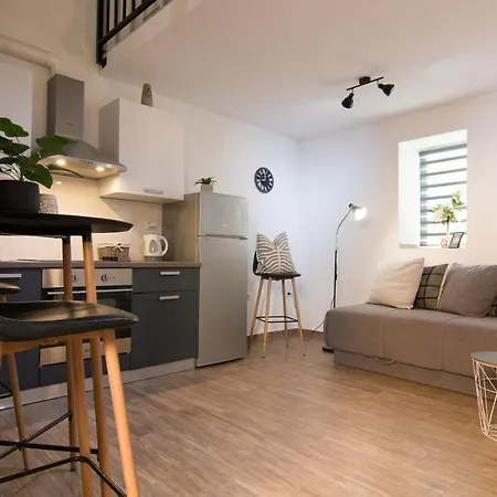 Apartamento Moet With Garden *